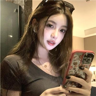 追梦的黎族女娃娃